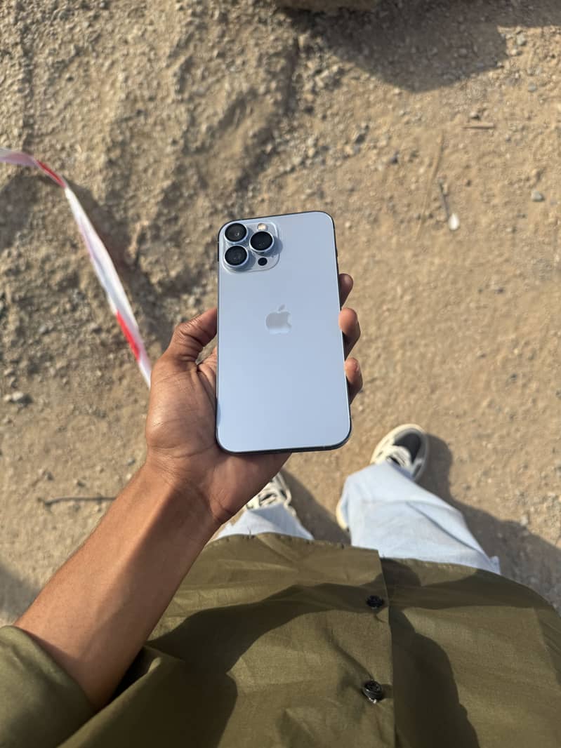 Apple iPhone 13 Pro Max 1