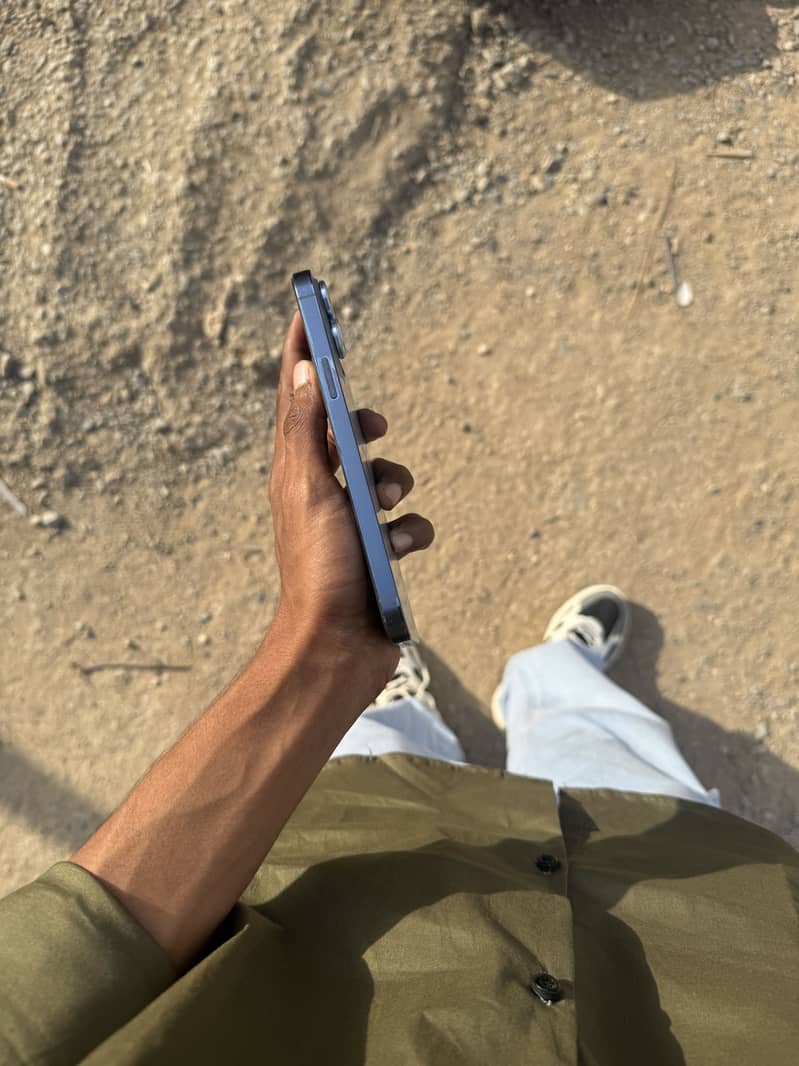Apple iPhone 13 Pro Max 2