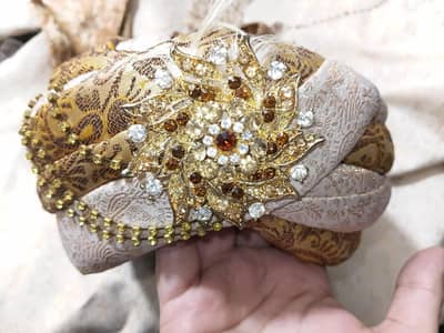dulha sherwani with khusa khulla 1 tjme used conditon 10 0n 10