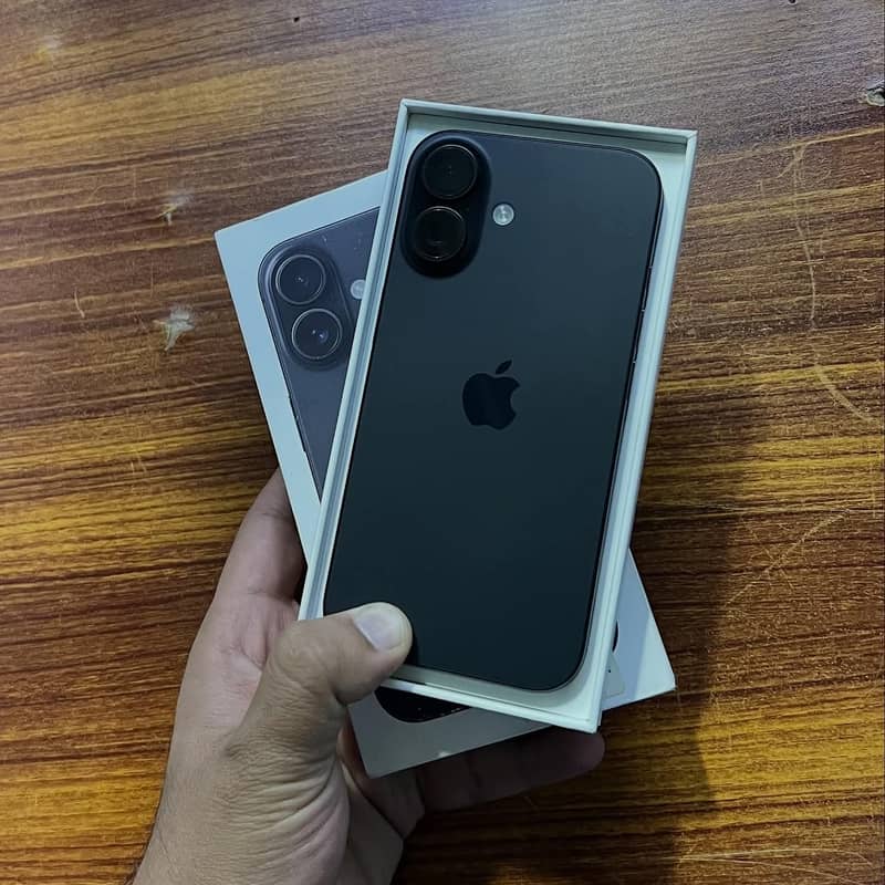 Apple iPhone 16 1