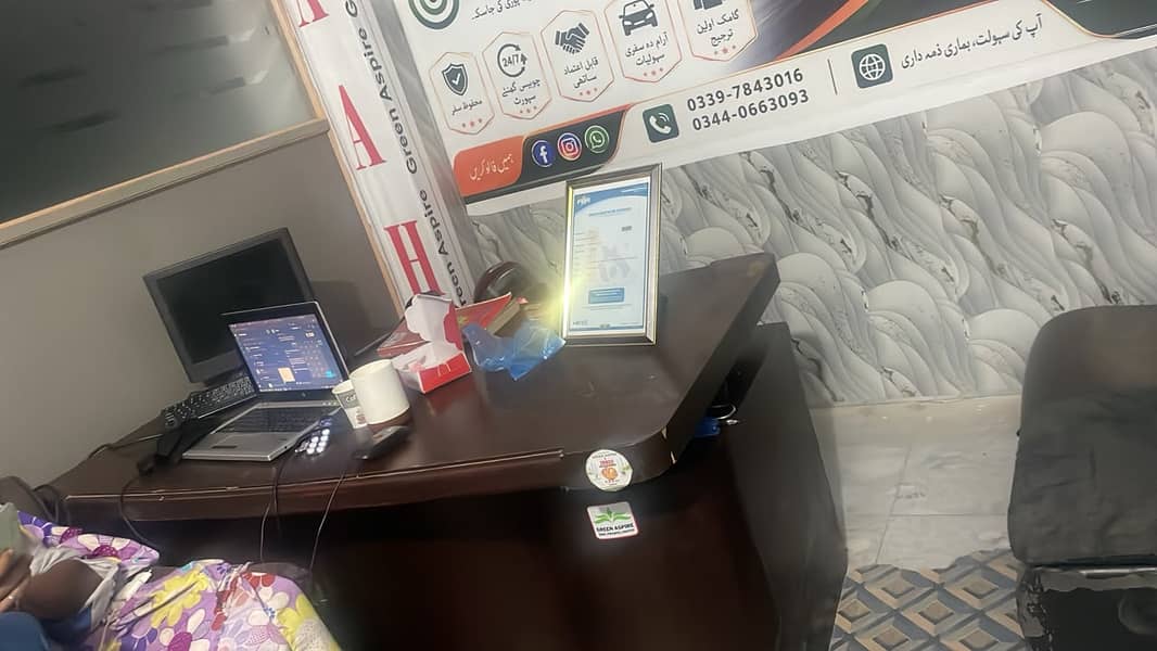Office executive Table in average condition 0