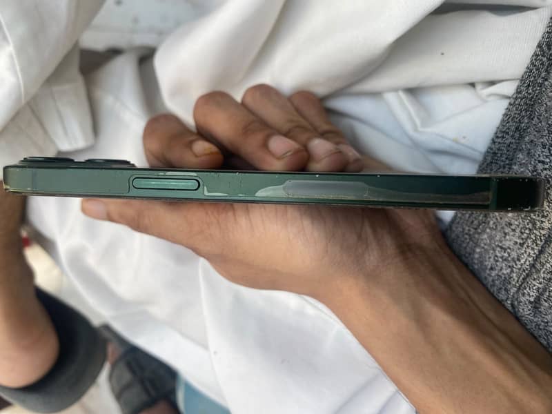 Apple iPhone 13 1