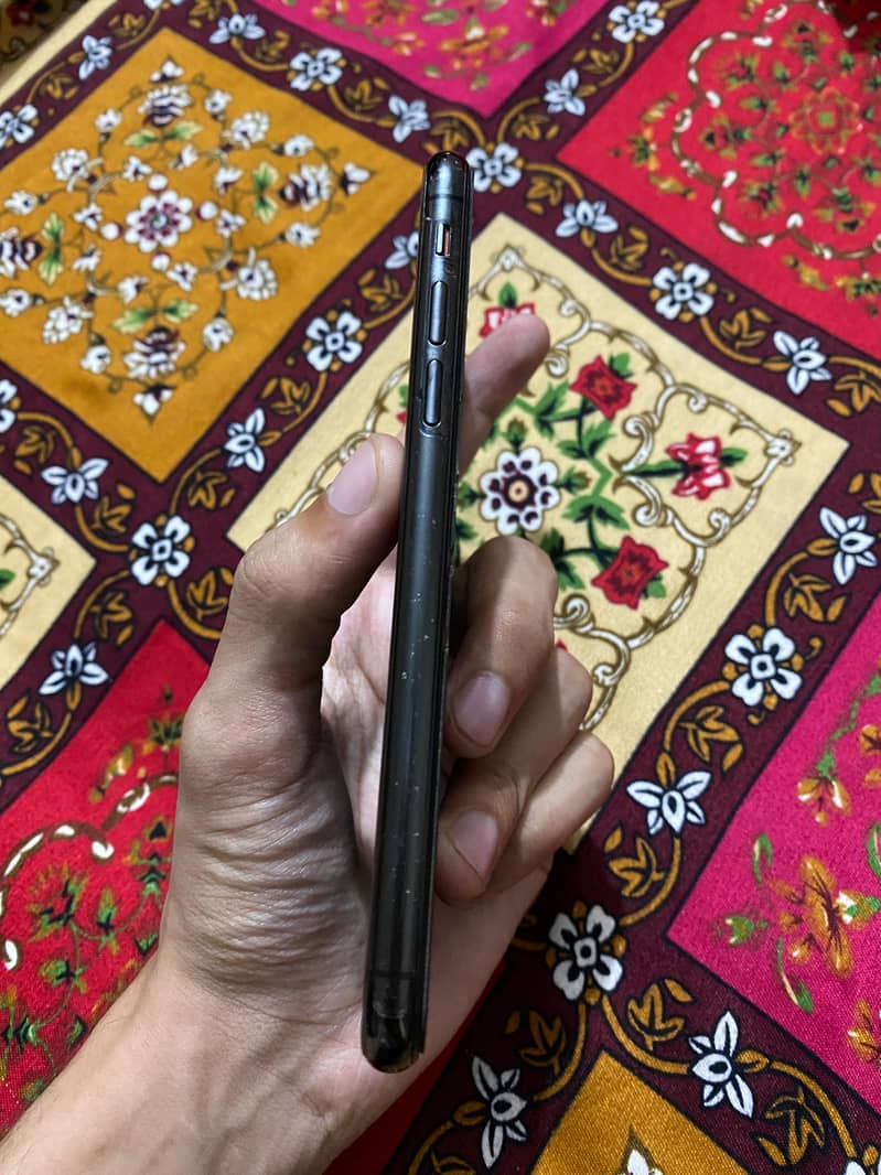 Apple iPhone X 3