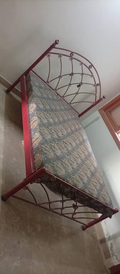 4 X  6 single bed with molty foam and dressing table