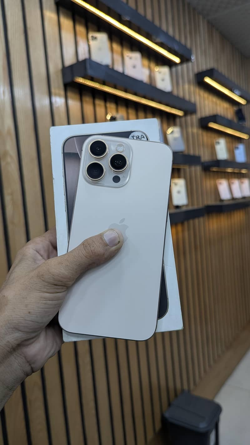 Apple iPhone 16 Pro Max 0