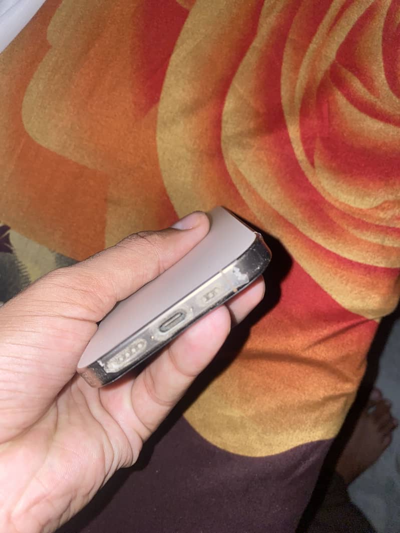 Apple iPhone 16 Pro 1