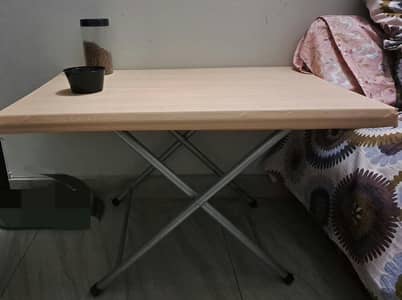 Selling old things because of shifting. moving away.