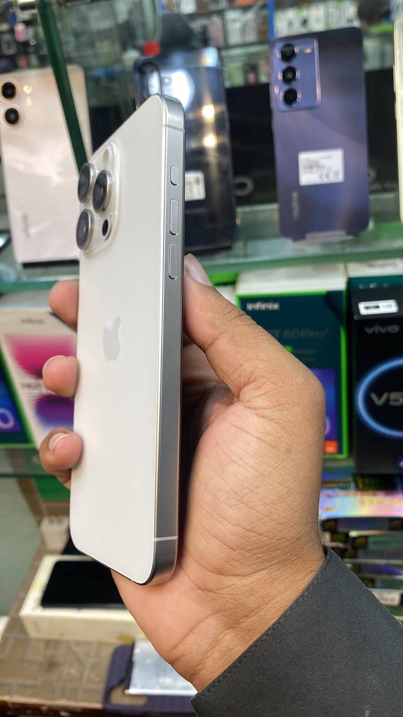 Apple iPhone 15 Pro Max 1