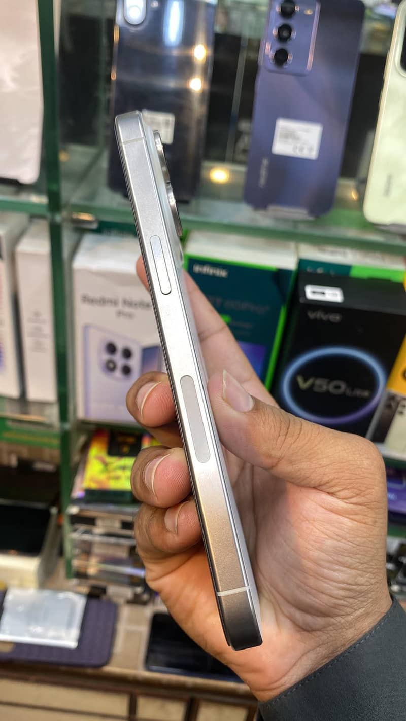 Apple iPhone 15 Pro Max 3