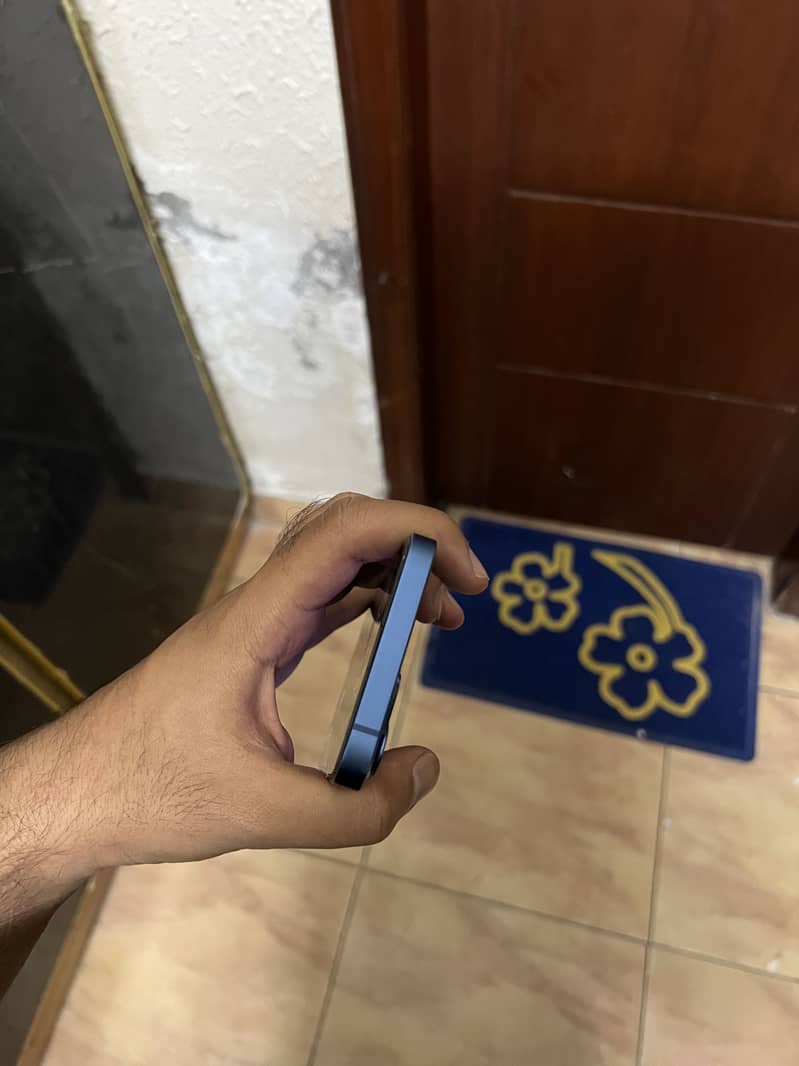 Apple iPhone 13 1