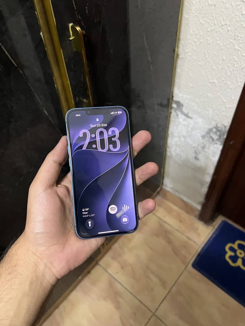 Apple iPhone 13 2