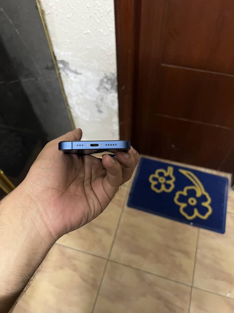 Apple iPhone 13 5