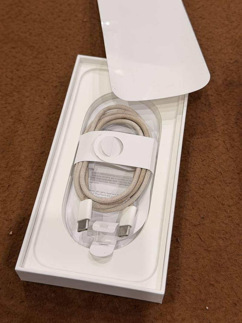 Apple iPhone 16 Pro Max 1