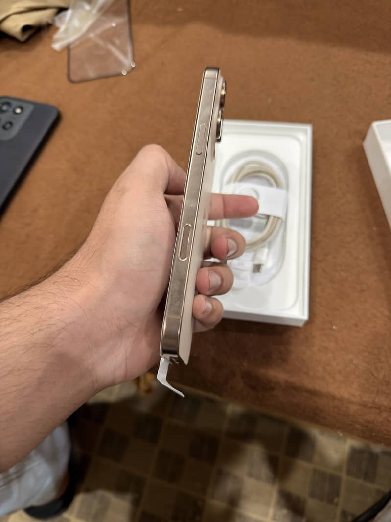 Apple iPhone 16 Pro Max 3