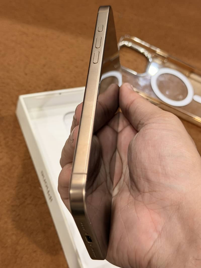 Apple iPhone 16 Pro Max 7