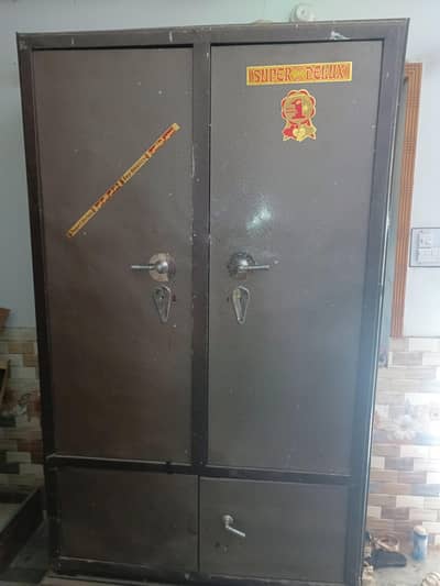 iaran Almari For sale  2 Door 3 Khanay