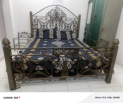 King size bed with matress