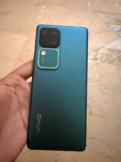 VIVO V30