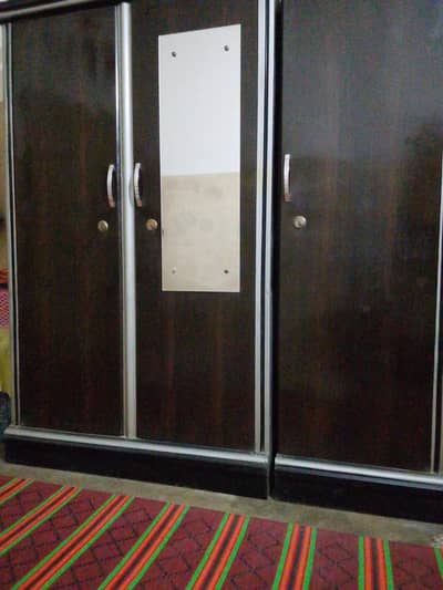 I want to sell a three tiered wardrobe