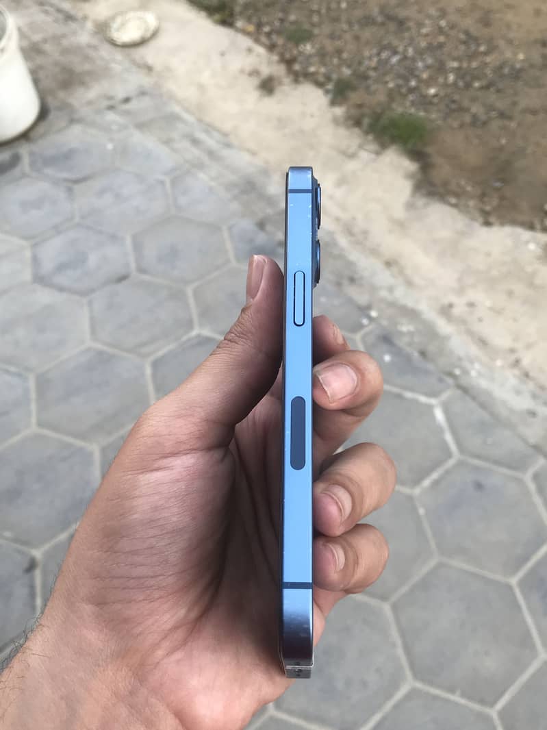 Apple iPhone 13 3