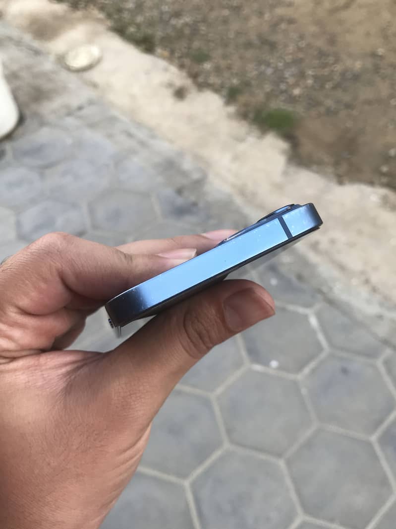 Apple iPhone 13 5