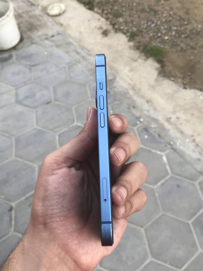 Apple iPhone 13 6