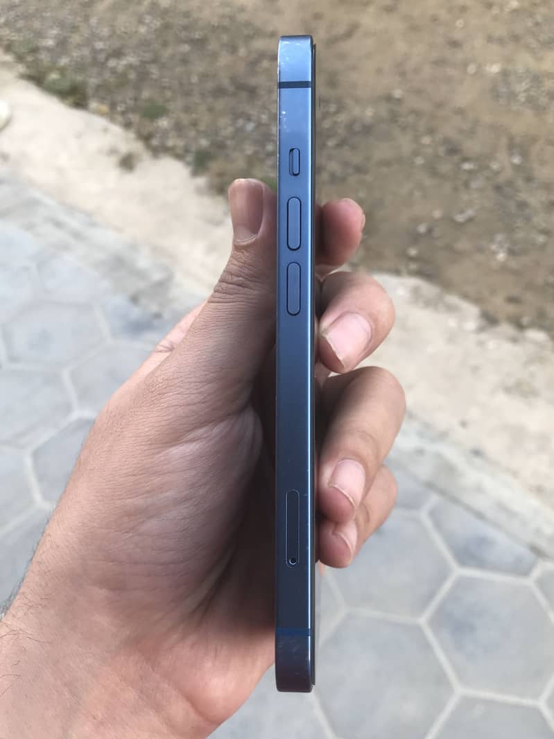 Apple iPhone 13 7