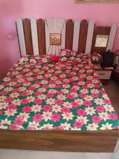 furniture king bed  2 site table  1 singhr mase 1 divider