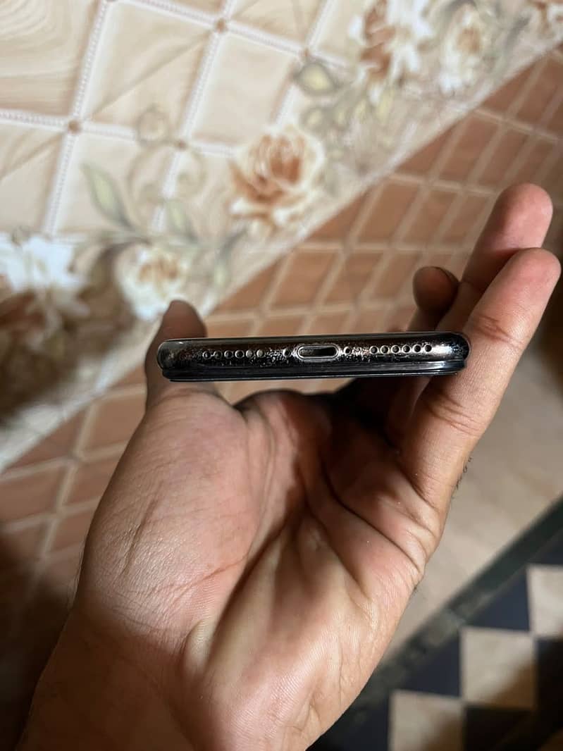 Apple iPhone X 5