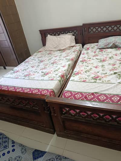 Pair of Sheesham Wood Single Beds – Carved Jaali Design