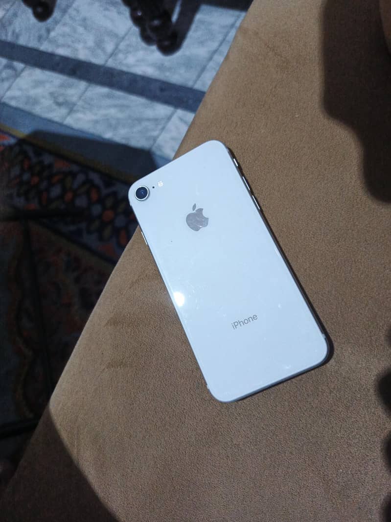 Apple iPhone 8 1