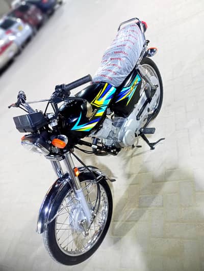 Honda CG-125 2026 4 mm month Karachi num 1st owner Genuine mint