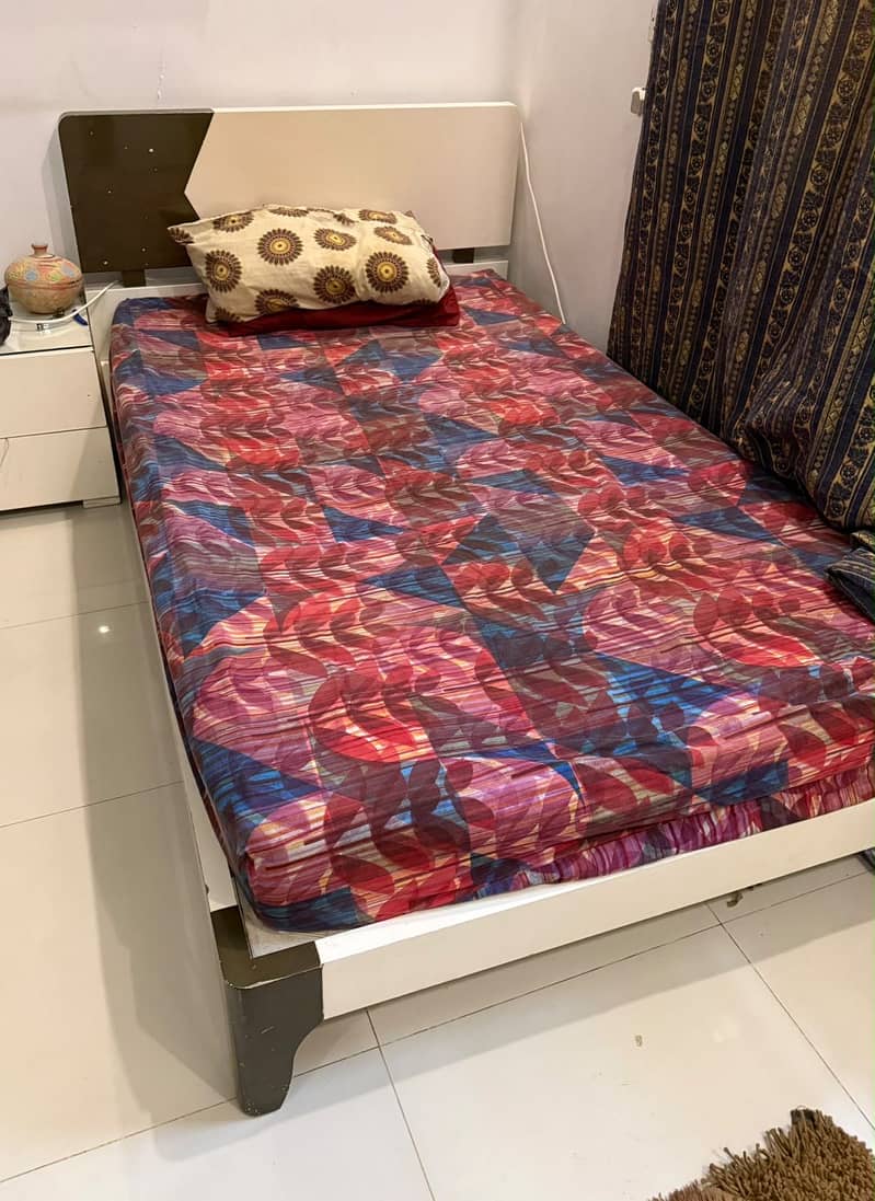 Complete bed set with dressing table 4