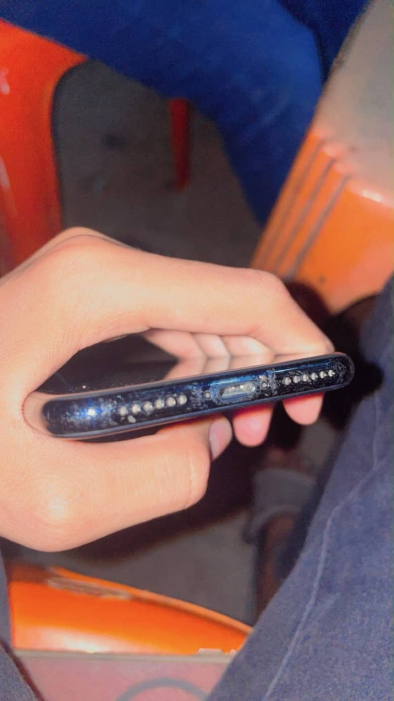 Apple iPhone X 3