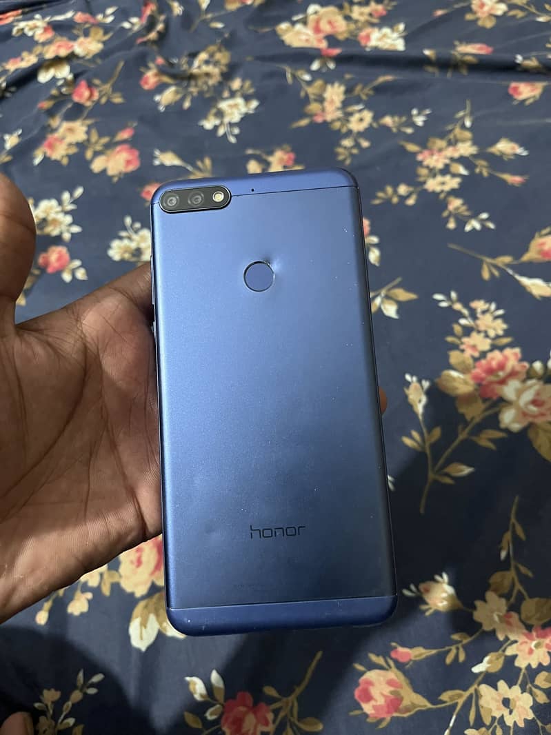 Honor 7C 1