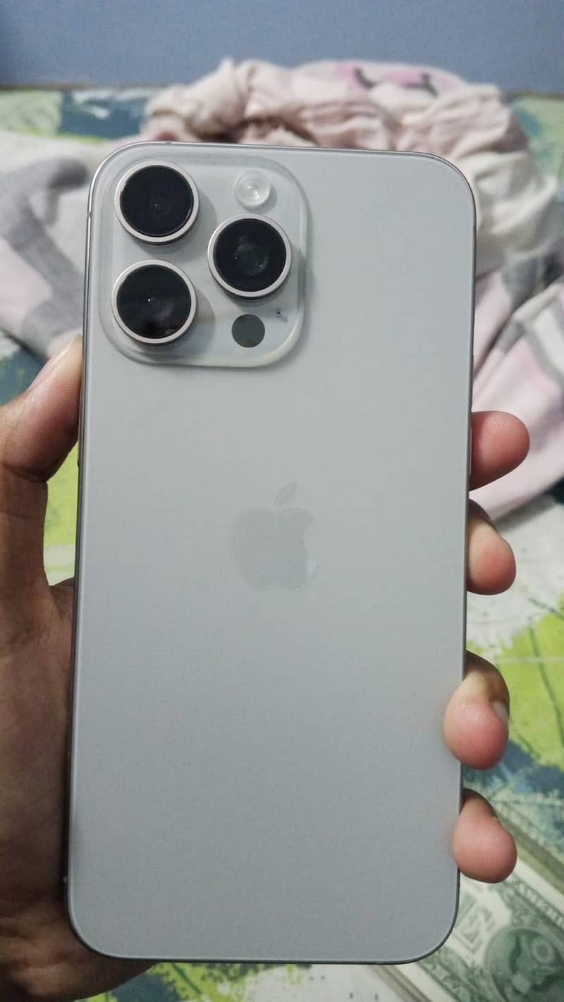 Apple iPhone 15 Pro Max 0