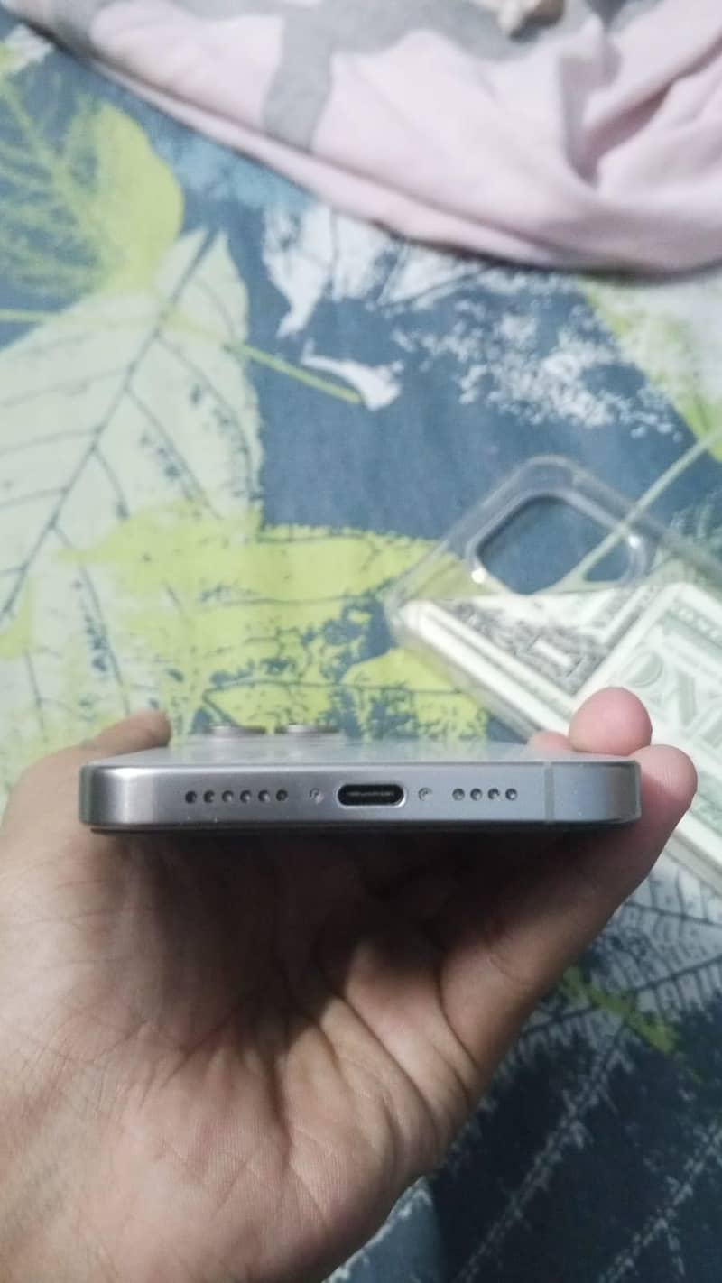 Apple iPhone 15 Pro Max 1