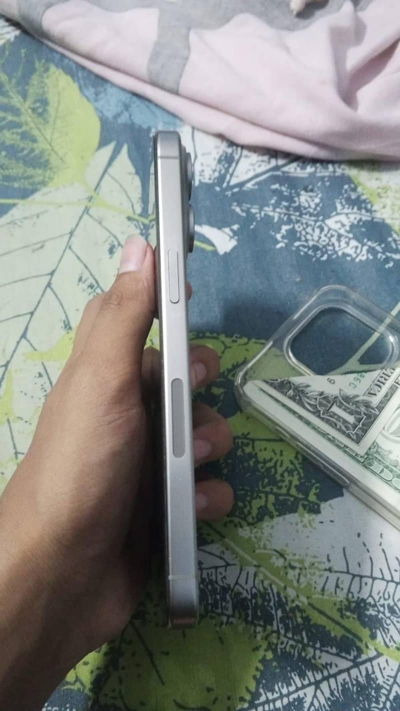 Apple iPhone 15 Pro Max 3