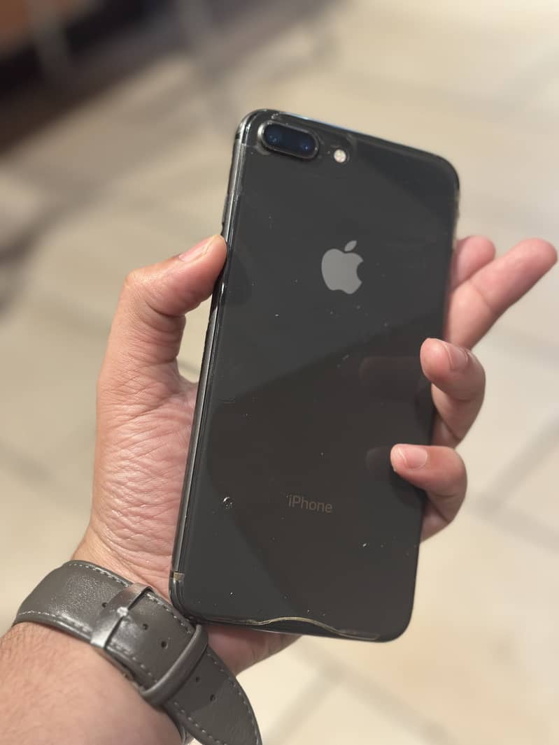 Apple iPhone 8 Plus 1