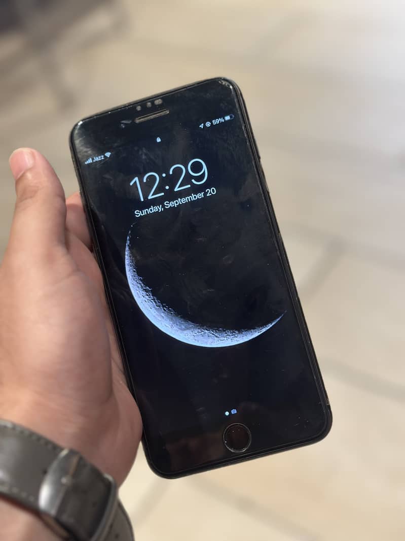 Apple iPhone 8 Plus 4