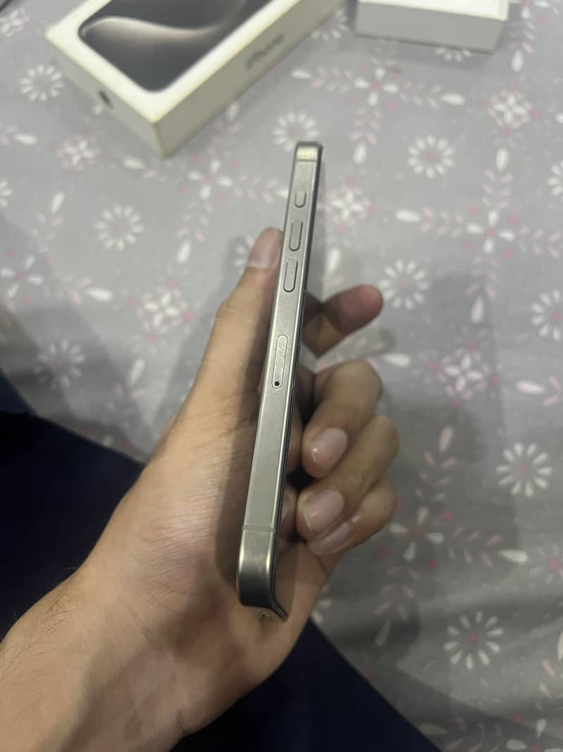Apple iPhone 15 Pro 2