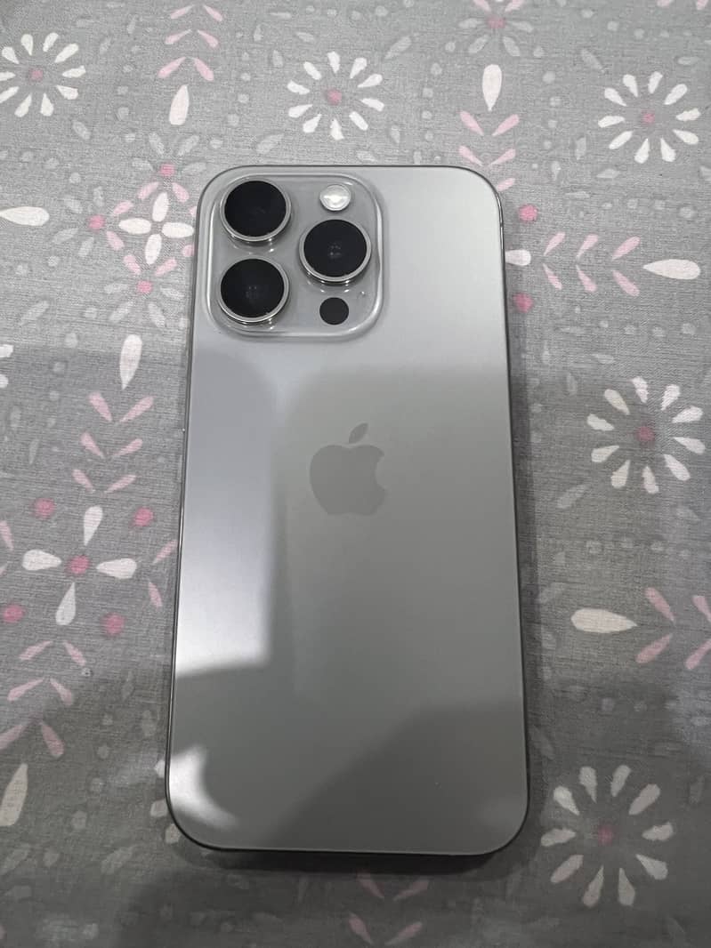 Apple iPhone 15 Pro 4