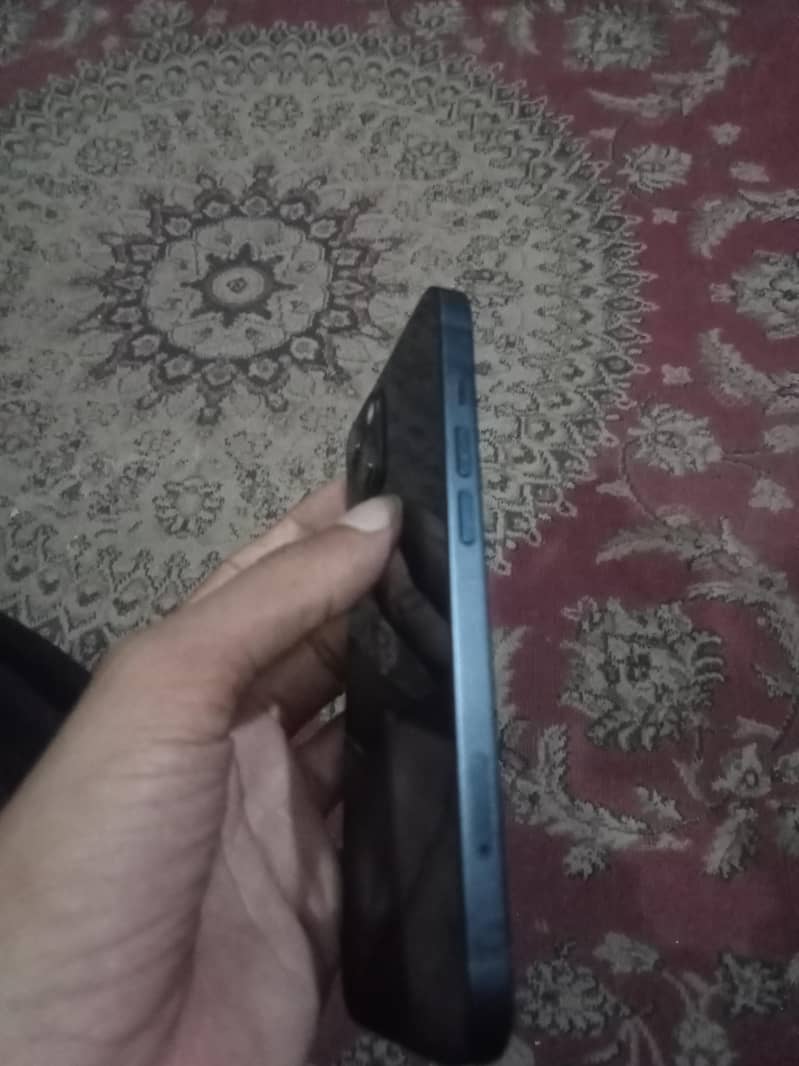 Apple iPhone 13 2
