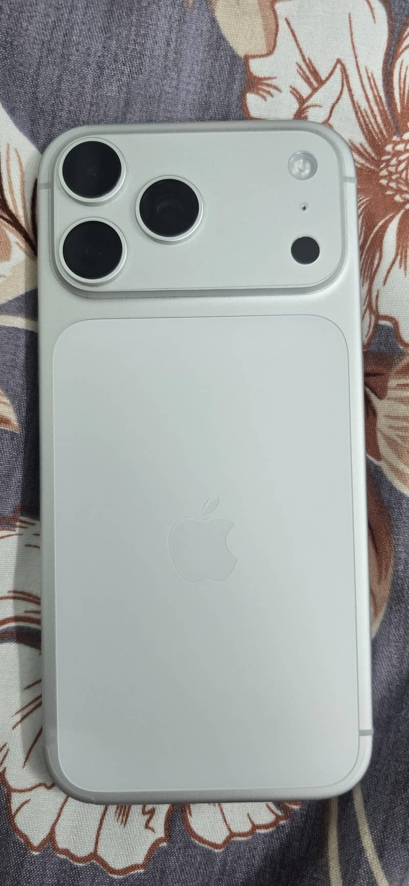 IPhone 17 pro max 6