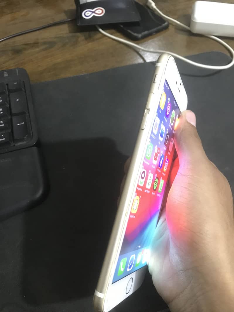 Apple iPhone 6 Plus 4