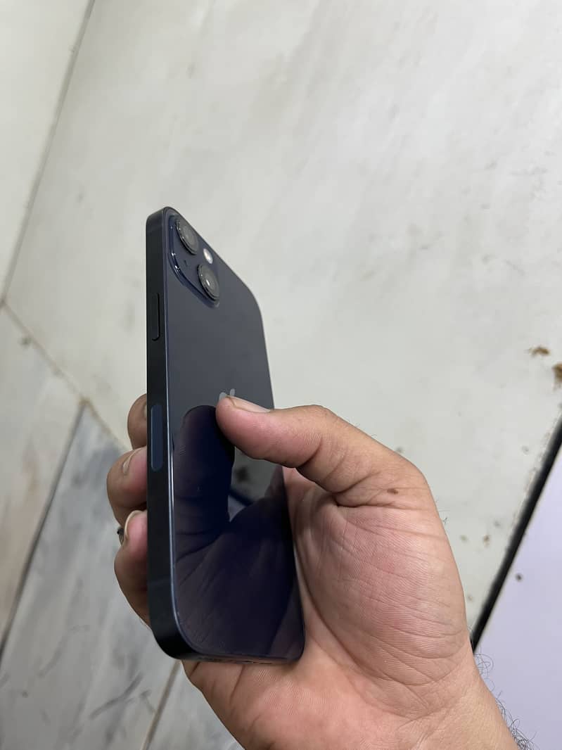 Apple iPhone 13 0