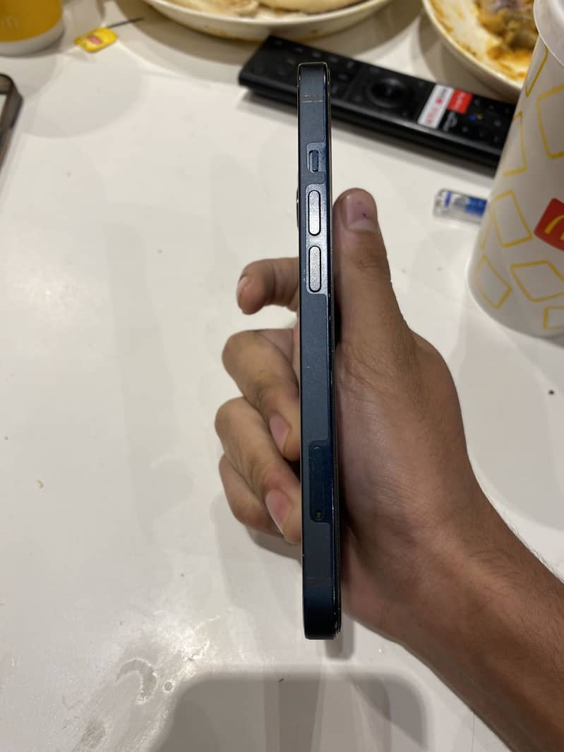 Apple iPhone 13 1