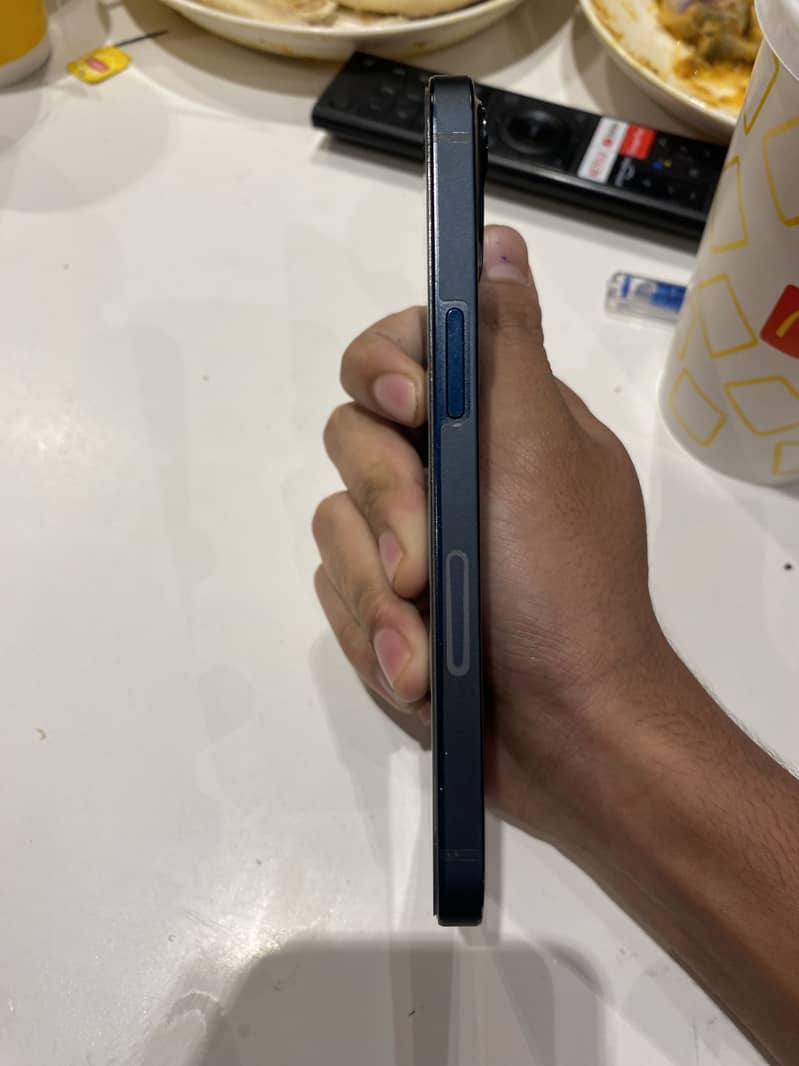 Apple iPhone 13 5