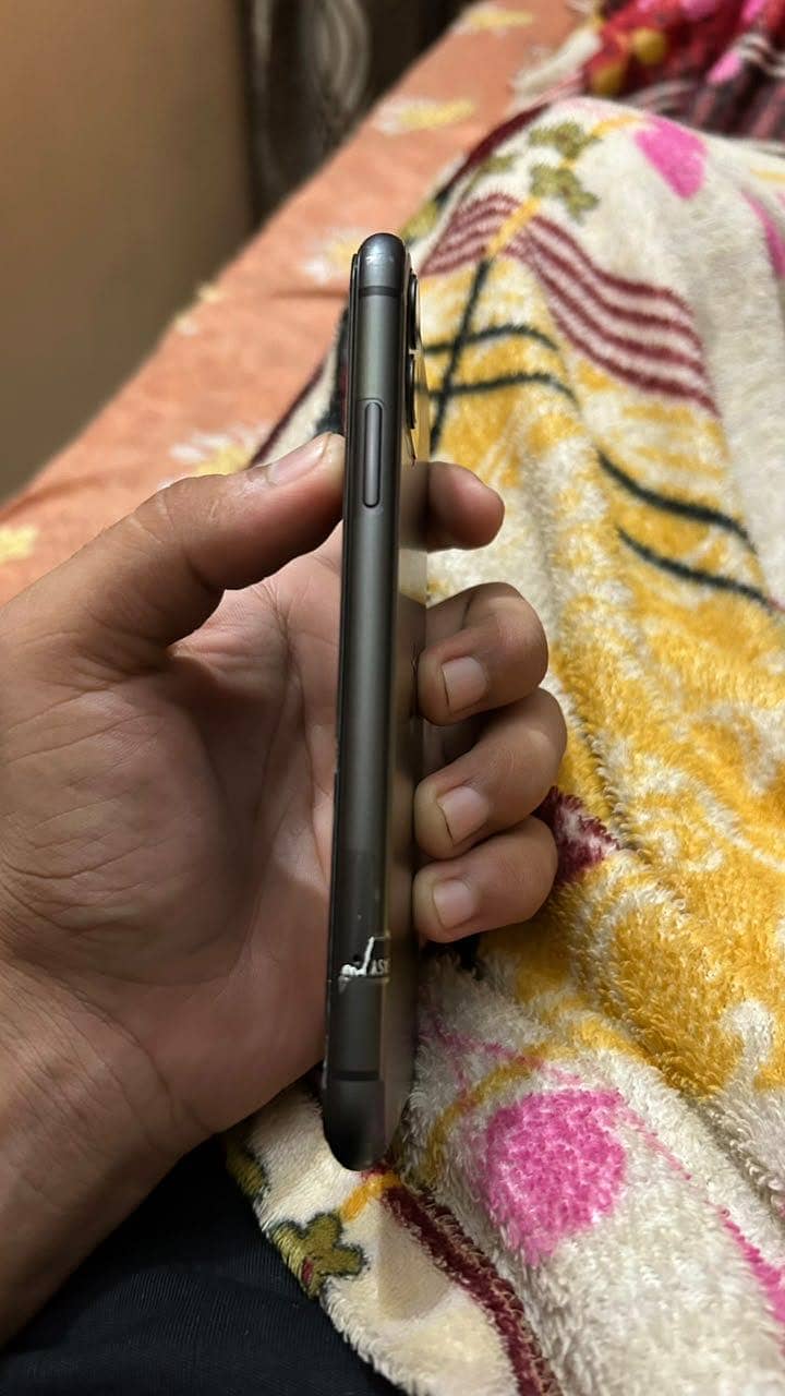Apple iPhone 11 3