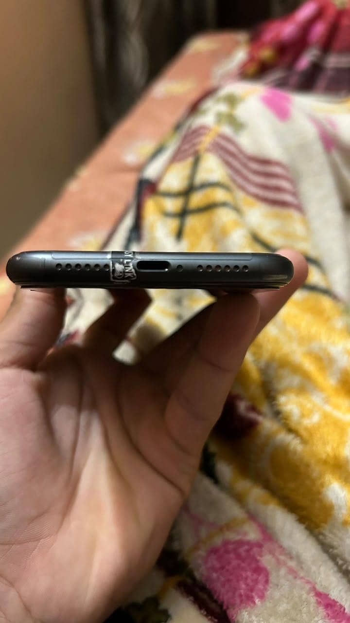 Apple iPhone 11 5